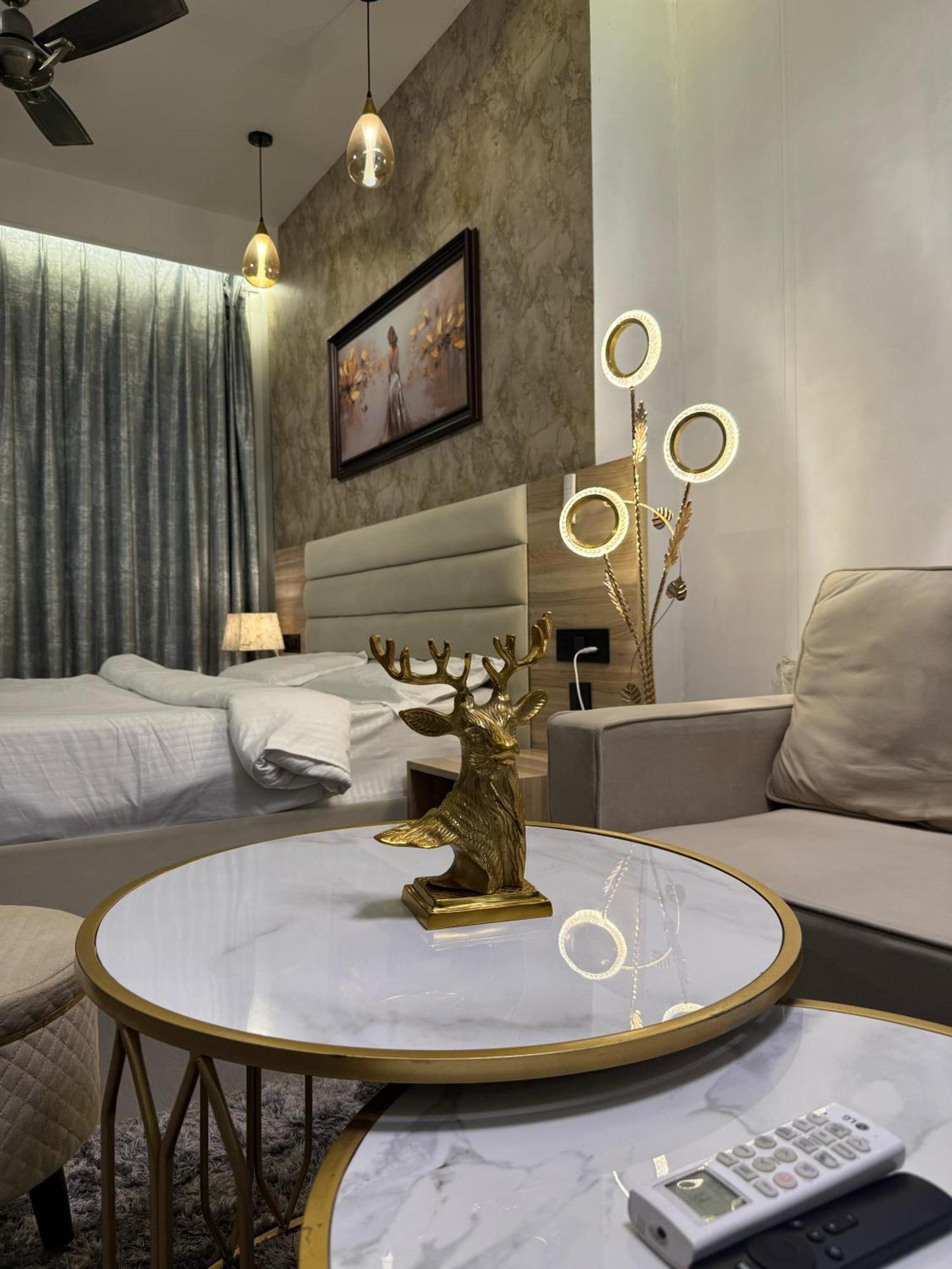 Apartment Supernova Studio's New Delhi