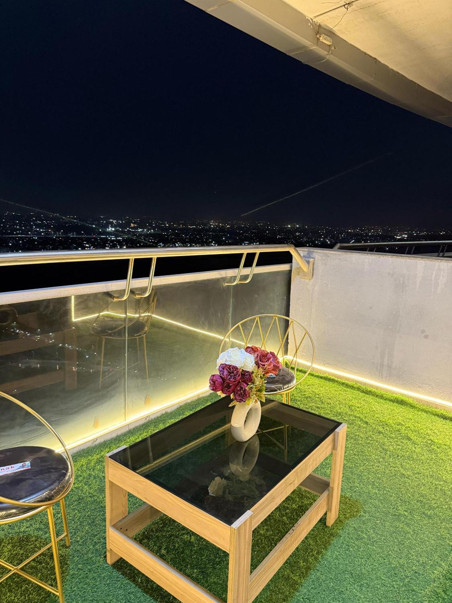 Apartment Supernova Studio's New Delhi